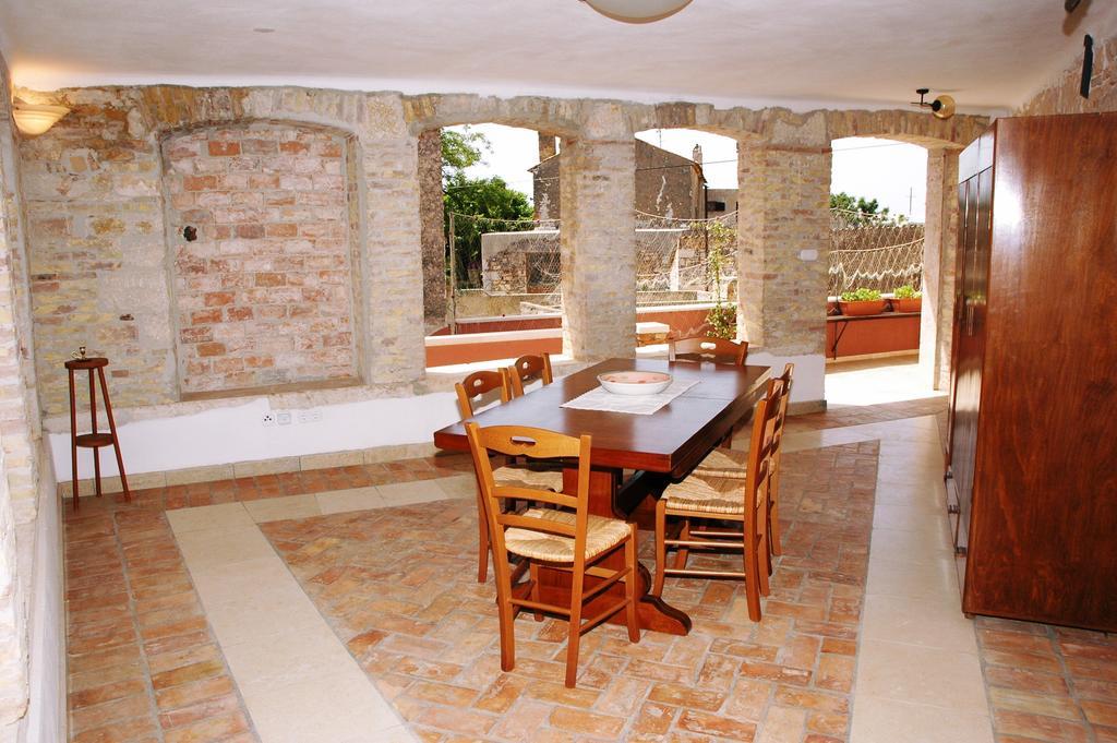 Bed and Breakfast Kastel Каштелир Екстер'єр фото